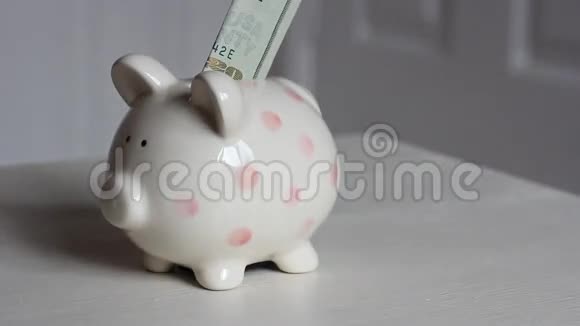小猪银行的美钞视频的预览图