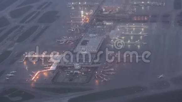 机场飞机飞机码头视频的预览图