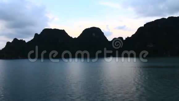 山和大海视频的预览图