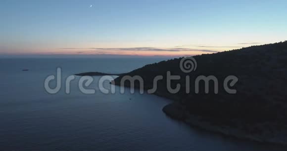 美丽的空中视频黄昏在达尔马提亚克罗地亚欧洲视频的预览图