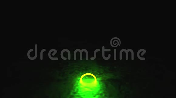 霓虹灯圈表面抽象的三维渲染背景电脑生成的背景视频的预览图
