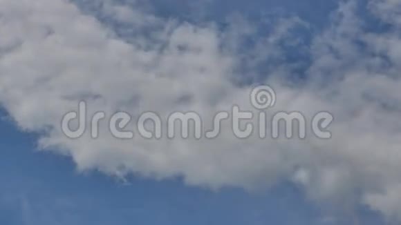 云随着蓝天飘来视频的预览图