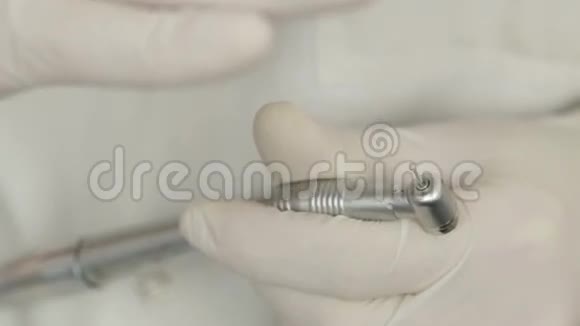 牙科用工具真空钻削设备仪器牙科办公室视频的预览图