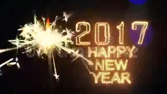 快乐的2017年新年铭文闪耀在黑色的背景上视频的预览图