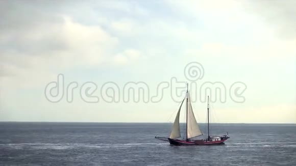 海上大型帆船视频的预览图