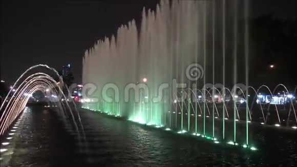 智利五颜六色的喷泉灯视频的预览图