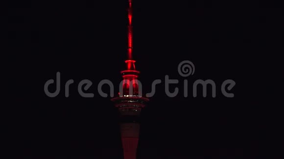 在新西兰奥克兰天空塔以红色照亮视频的预览图