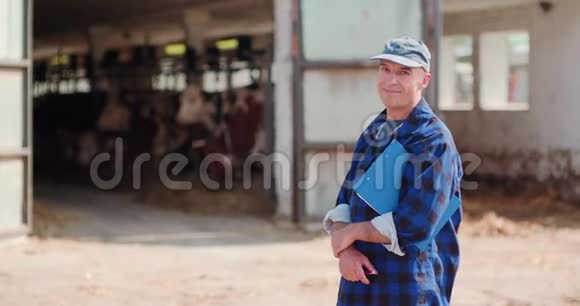 畜牧农业农民工作视频的预览图