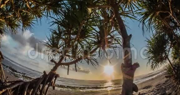 日落过海洋运动巴厘岛4k视频的预览图