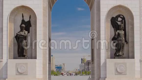 凯旋门时间推移和市中心在阿斯塔纳哈萨克斯坦视频的预览图
