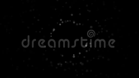 白色的小点在黑色背景上混沌地飞行形成一个圆圈单色动画神秘环视频的预览图