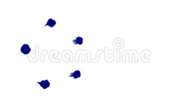 三维蓝色墨水在水中圆形结构3视频的预览图