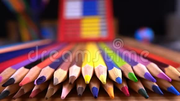 学校设备彩色铅笔视频的预览图