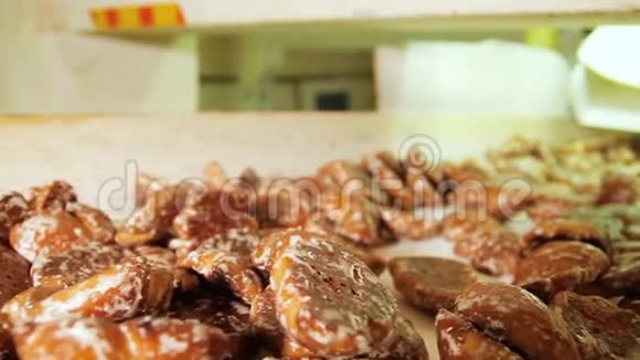 糖果厂生产姜饼视频的预览图