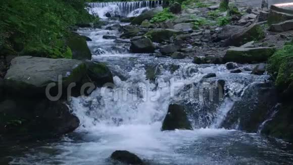 来自山河的水视频的预览图