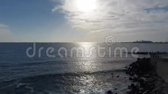 日落于大海视频的预览图