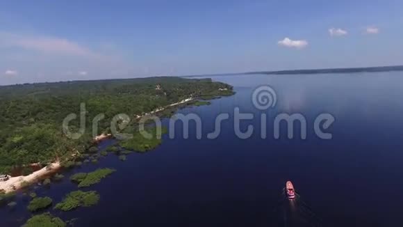 巴西亚马逊河里奥内格罗的船视频的预览图