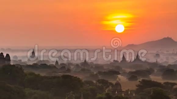 古代帝国缅甸巴根和日出时的气球视频的预览图