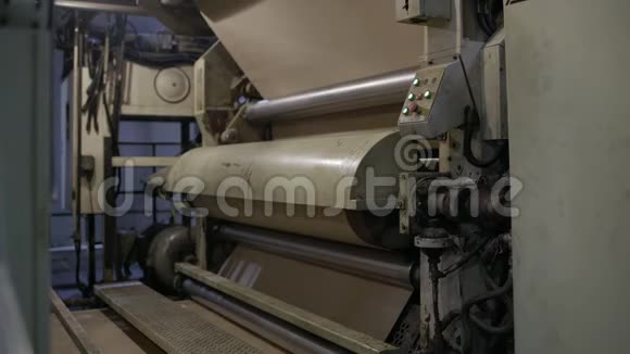 造纸厂生产纸板输送机视频的预览图