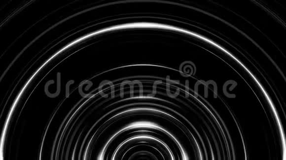 抽象黑白圆圈敲打黑色背景单色闪烁的曲线缓慢移动视频的预览图