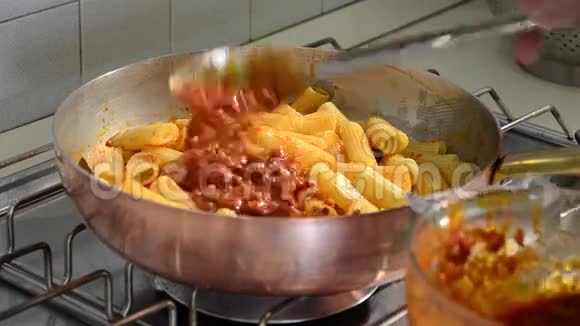 意大利腊肠加肉酱视频的预览图