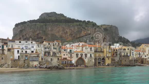 西西里岛的头孢鲁镇视频的预览图