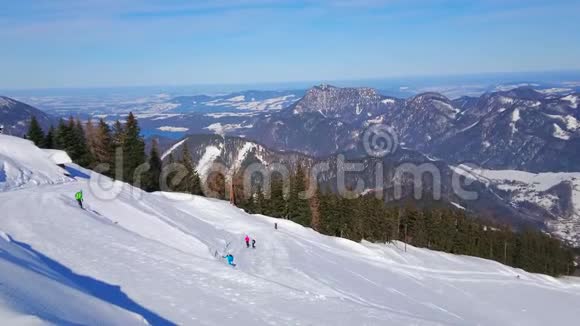 奥地利圣吉尔根雪雪的兹沃费尔霍恩山视频的预览图