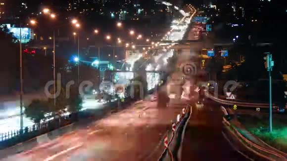 伊斯坦布尔之夜的交通时间视频的预览图