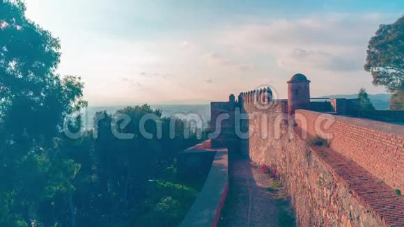 西班牙阳光明媚的一天吉巴法罗城堡马拉加城景4k视频的预览图