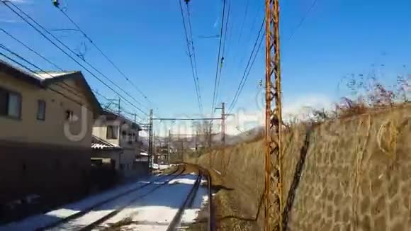 从火车或铁路到日本郊区视频的预览图