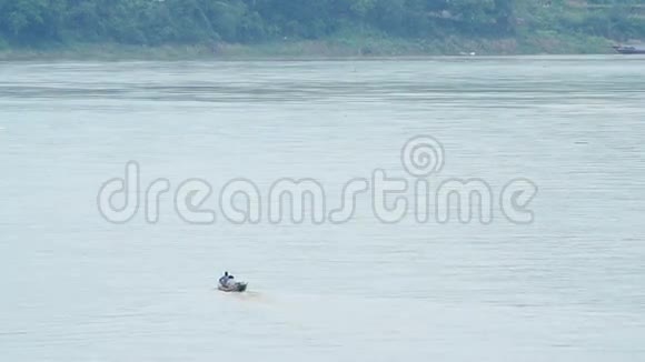 小摩托艇穿越湄公河视频的预览图