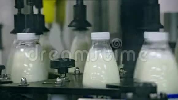 乳品生产线牛奶生产线生产乳制品视频的预览图