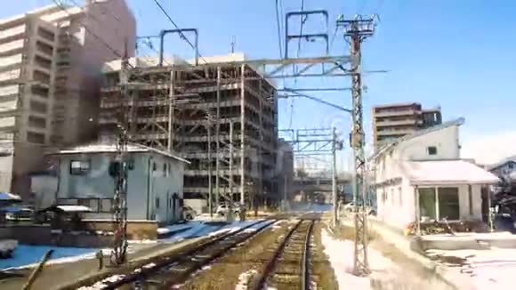从火车或铁路到日本郊区视频的预览图