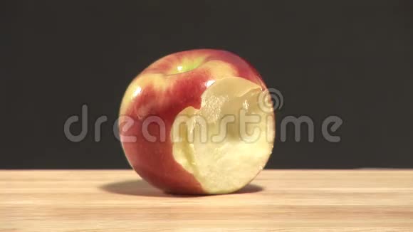 一个苹果被吃掉的股票录像视频的预览图