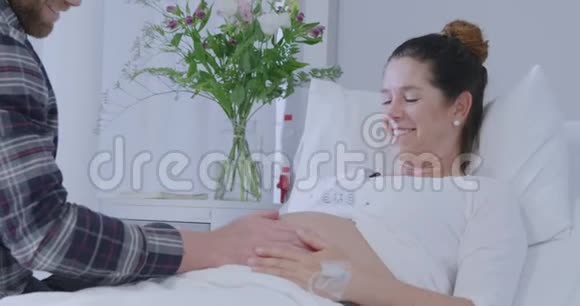 住院的孕妇视频的预览图