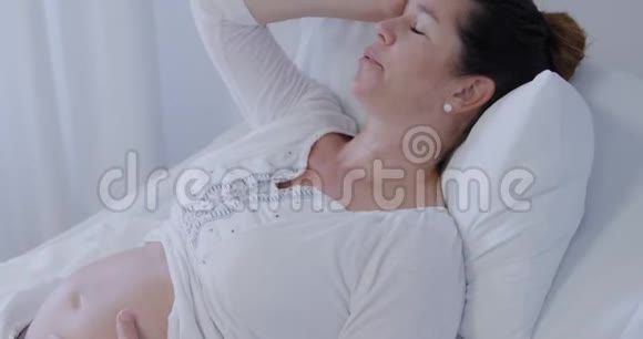 住院的孕妇视频的预览图