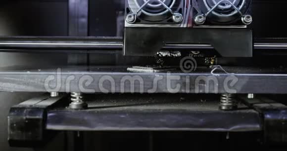 3D打印机用塑料线丝打印视频的预览图