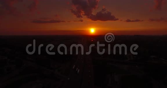 日落过市区鸟瞰图视频的预览图