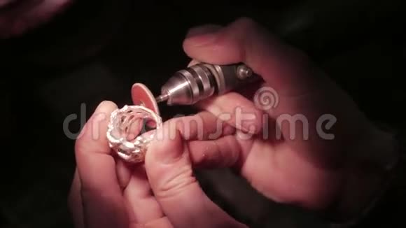 珠宝工作加工银环特写镜头4UHDK视频的预览图