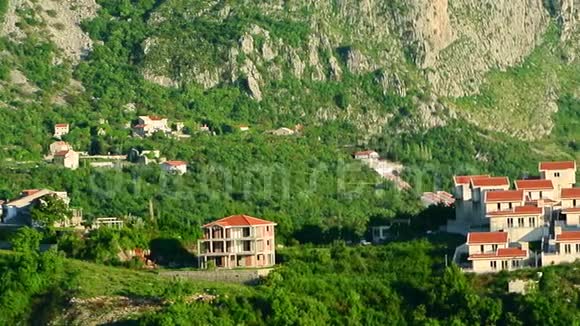 黑山的俄罗斯村庄在摩岛上为富人定居视频的预览图