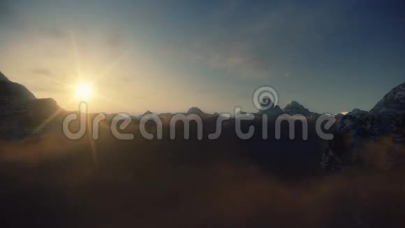 高山峰以上飞行日落时间云股票片段视频的预览图