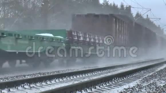 铁路机车全速行驶视频的预览图