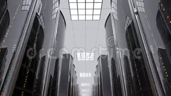 数据中心服务器机架之间移动缓慢视频的预览图