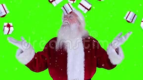 圣诞老人举起手手里拿着掉落的圣诞礼物视频的预览图