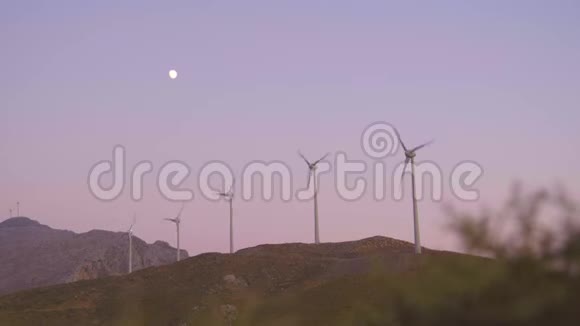 风力涡轮机农场视频的预览图