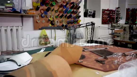 缝纫皮革制品手工制作视频的预览图