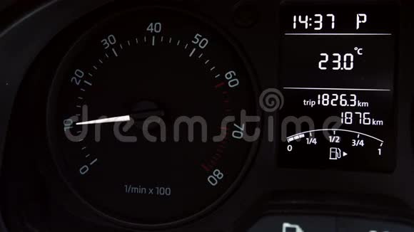 汽车仪表盘转速高速加速视频的预览图