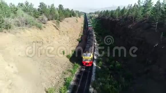 火车煤炭运输出口交货视频的预览图