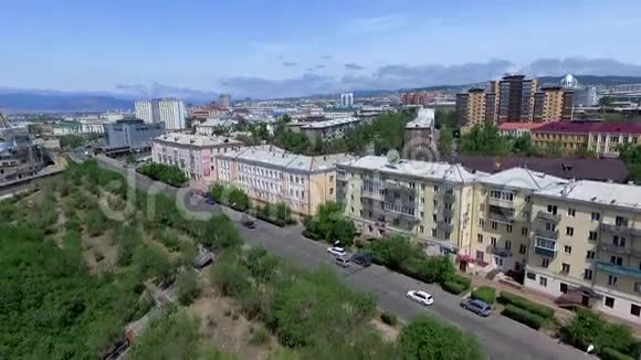 美丽的夏季城市乌兰乌德鸟瞰图视频的预览图