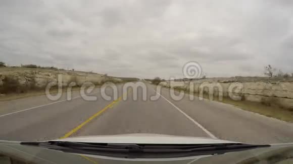 高速公路超垂行驶4k视频的预览图